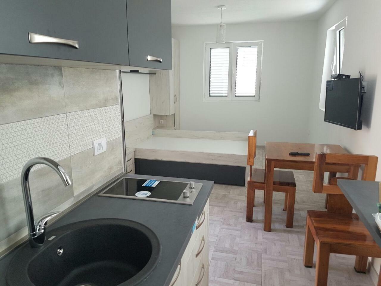 Porto Njegusi A2 Apartment Цетине Екстериор снимка