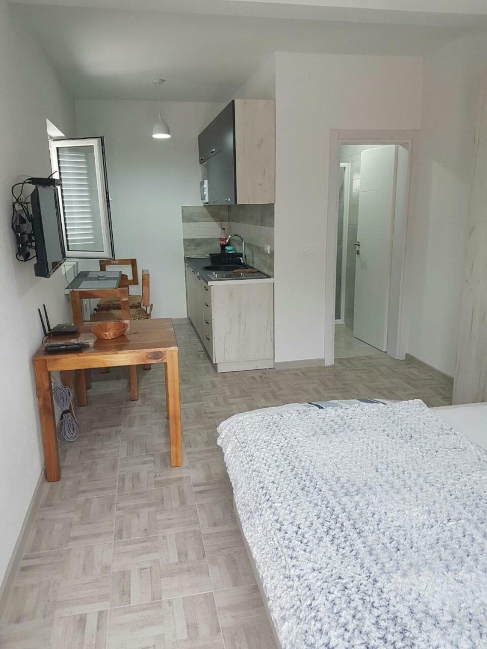 Porto Njegusi A2 Apartment Цетине Екстериор снимка