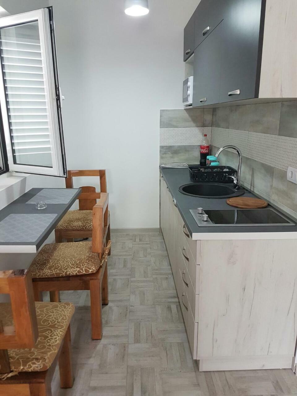 Porto Njegusi A2 Apartment Цетине Екстериор снимка