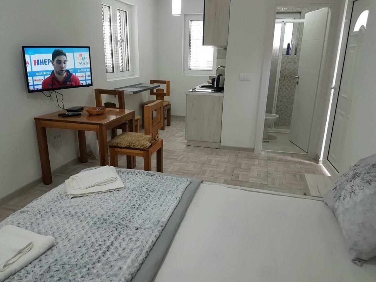 Porto Njegusi A2 Apartment Цетине Екстериор снимка
